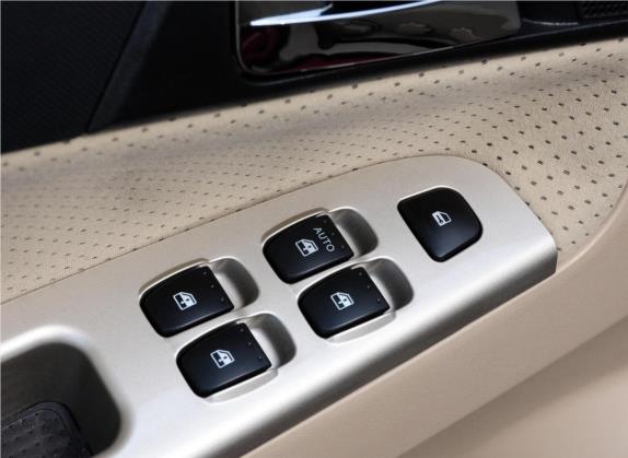 中华H330 2013款 1.5L 自动豪华型 车厢座椅   门窗控制