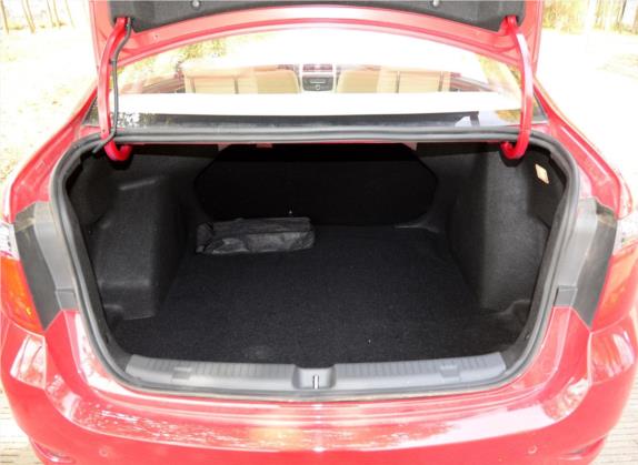 中华H330 2013款 1.5L 手动豪华型 车厢座椅   后备厢