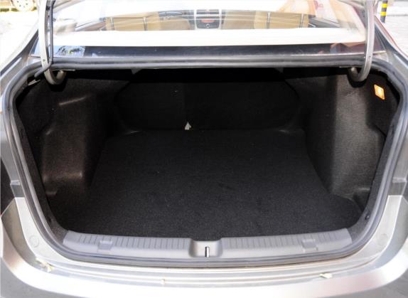 中华H330 2013款 1.5L 自动舒适型 车厢座椅   后备厢