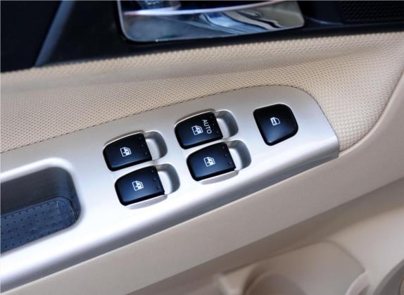 中华H330 2013款 1.5L 自动舒适型 车厢座椅   门窗控制