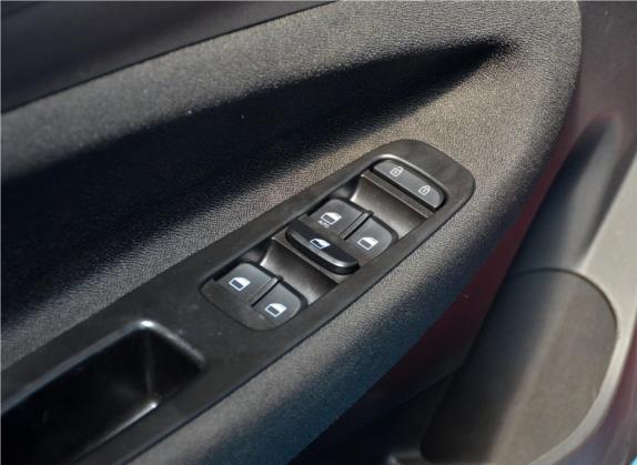 中华H220 2014款 1.5L AMT天窗型 车厢座椅   门窗控制