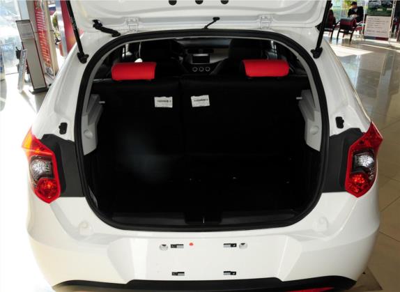 中华H220 2014款 1.5L 手动舒适型 车厢座椅   后备厢