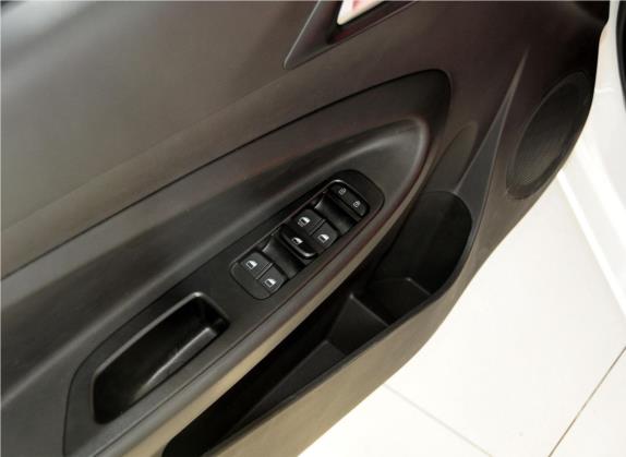 中华H220 2014款 1.5L 手动舒适型 车厢座椅   门窗控制