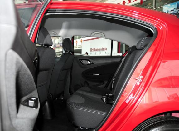 中华H220 2014款 1.5L 手动精英型 车厢座椅   后排空间