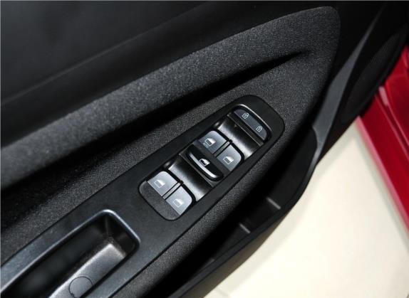 中华H220 2014款 1.5L 手动精英型 车厢座椅   门窗控制