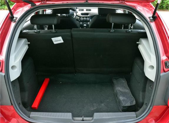 中华H220 2014款 1.5L 手动酷悦型 车厢座椅   后备厢