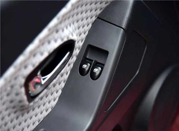 中华豚 2015款 1.3L 手动驭动版 车厢座椅   门窗控制