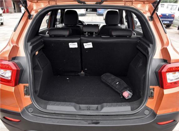 中华V3 2015款 1.5L 手动舒适型 车厢座椅   后备厢