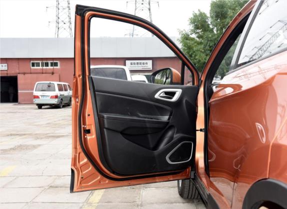 中华V3 2015款 1.5L 手动舒适型 车厢座椅   前门板
