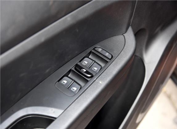 中华V3 2015款 1.5L 手动舒适型 车厢座椅   门窗控制