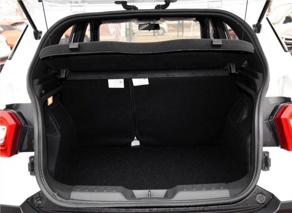 中华V3 2015款 1.5L 自动舒适型 车厢座椅   后备厢