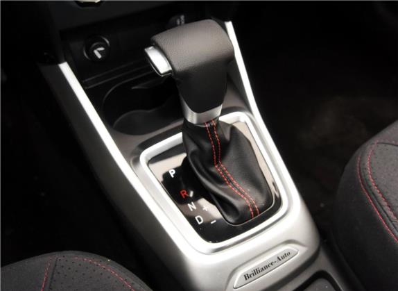 中华V3 2015款 1.5L 自动舒适型 中控类   挡把