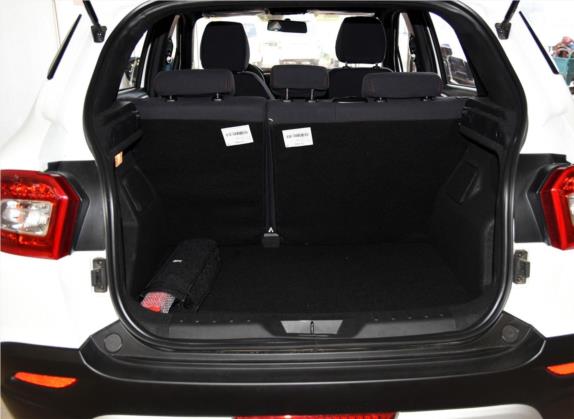 中华V3 2015款 1.5L 自动精英型 车厢座椅   后备厢