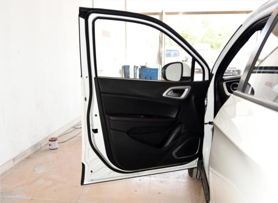 中华V3 2015款 1.5L 自动精英型 车厢座椅   前门板