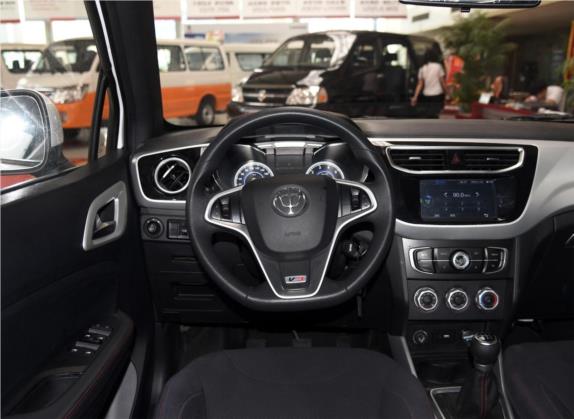 中华V3 2015款 1.5T 手动都市型 中控类   驾驶位