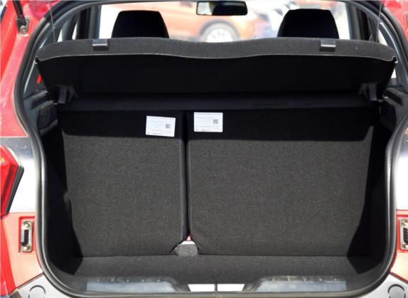 中华V3 2016款 1.5L 手动舒适型 车厢座椅   后备厢