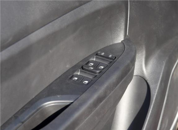 中华V3 2016款 1.5L 手动舒适型 车厢座椅   门窗控制