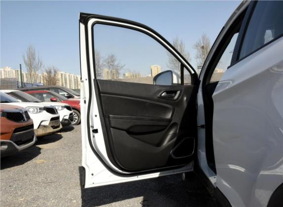 中华V3 2016款 1.5L 自动舒适型 车厢座椅   前门板