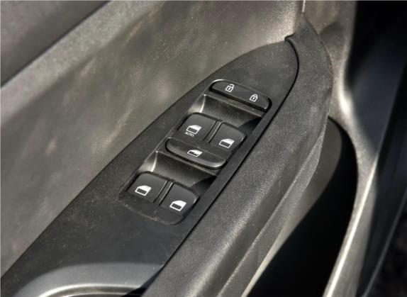 中华V3 2016款 1.5L 自动舒适型 车厢座椅   门窗控制