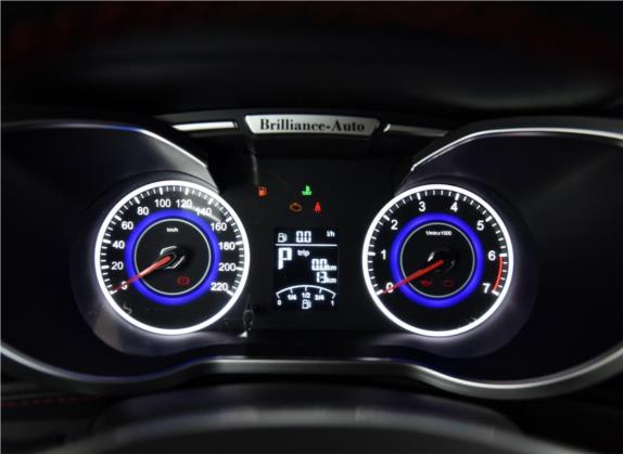 中华V3 2016款 1.5T 自动精英型 中控类   仪表盘