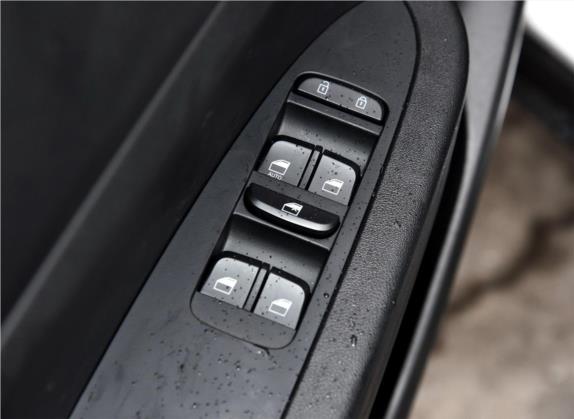 中华V3 2017款 1.5L 自动舒适型 车厢座椅   门窗控制