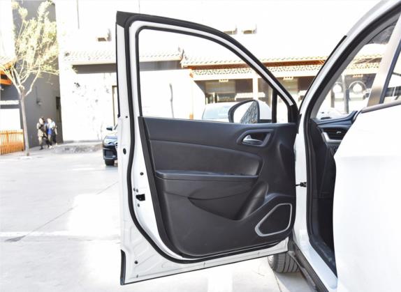 中华V3 2020款 1.6L 手动舒适星空版 车厢座椅   前门板
