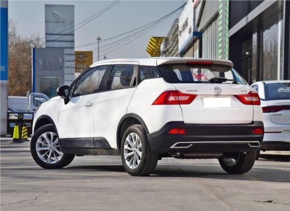 中华V3 2020款 1.6L 手动舒适星空版 外观   斜后