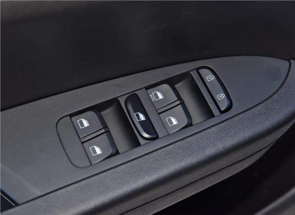 中华V3 2020款 1.6L 手动舒适星空版 车厢座椅   门窗控制