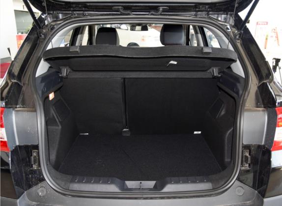 中华V3 2020款 运动款 1.6L 手动智能星空版 车厢座椅   后备厢