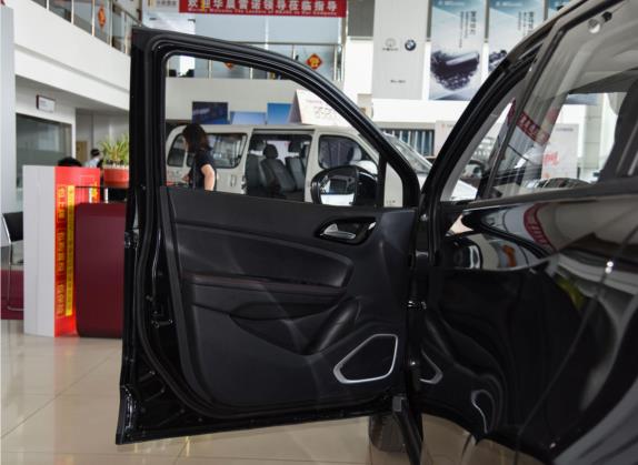 中华V3 2020款 运动款 1.6L 手动智能星空版 车厢座椅   前门板