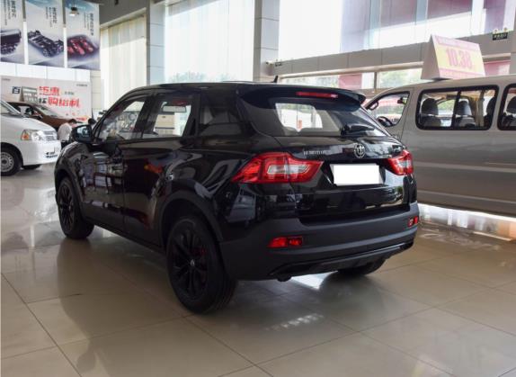中华V3 2020款 运动款 1.6L 手动智能星空版 外观   斜后