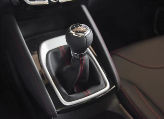 中华V3 2020款 运动款 1.6L 手动智能星空版 中控类   挡把