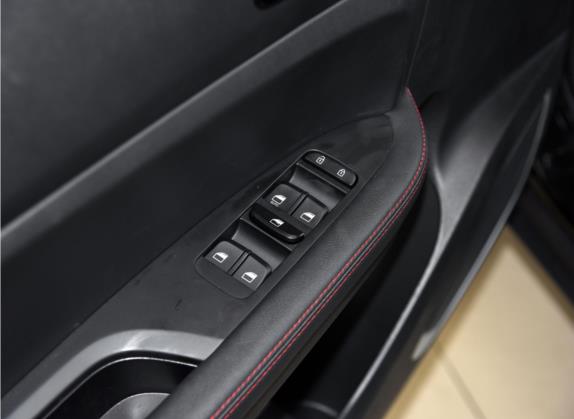 中华V3 2020款 运动款 1.6L 手动智能星空版 车厢座椅   门窗控制