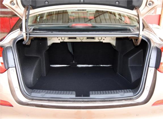 中华H3 2017款 1.5L 自动精英型 车厢座椅   后备厢