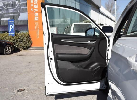 中华V6 2018款 1.5T 手动精英型 车厢座椅   前门板