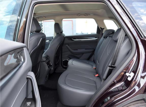 中华V7 2019款 300T 自动尊贵型 5座 车厢座椅   后排空间