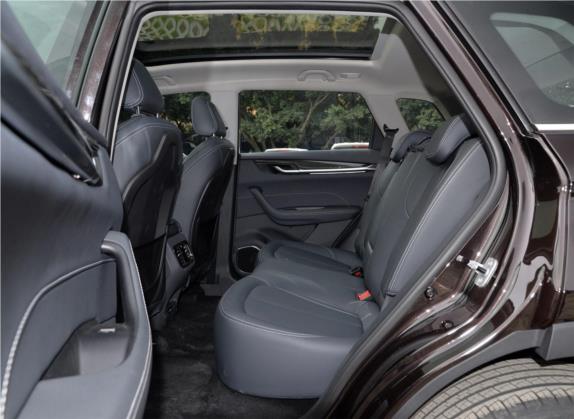 中华V7 2019款 300T 自动舒享型 5座 车厢座椅   后排空间