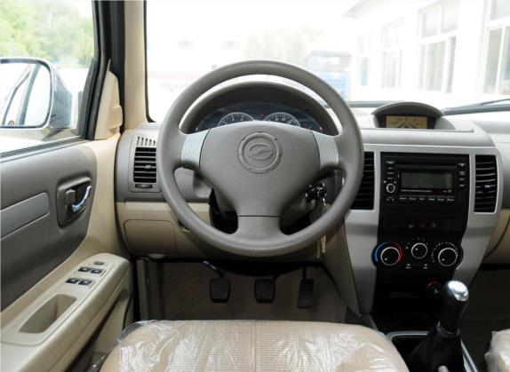 无限V5 2009款 2.4L 两驱豪华版 中控类   驾驶位