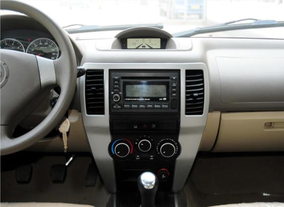 无限V5 2009款 2.4L 两驱豪华版 中控类   中控台