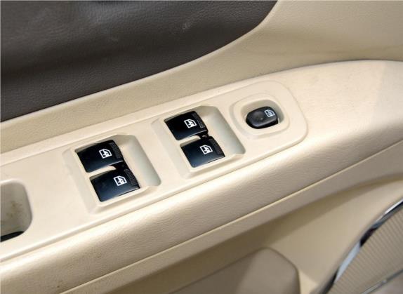 无限V5 2009款 2.4L 两驱豪华版 车厢座椅   门窗控制