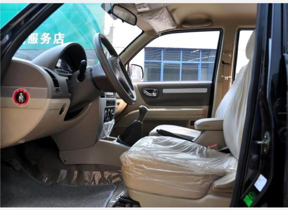 无限V7 2010款 2.0L 两驱标准型 车厢座椅   前排空间
