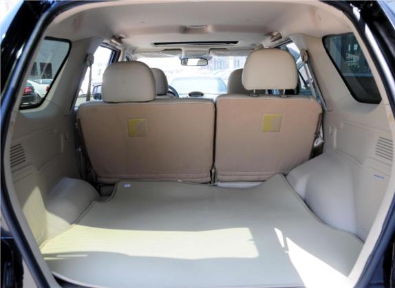 无限V7 2011款 2.0L 两驱标准型 车厢座椅   后备厢