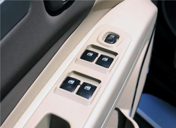 无限V7 2011款 2.0L 两驱标准型 车厢座椅   门窗控制