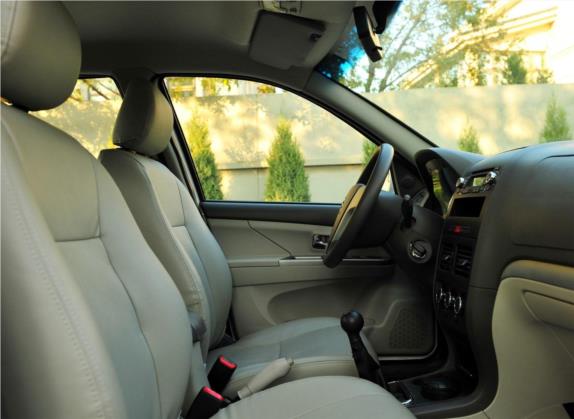 众泰Z200 2011款 1.5L 手动精英型 车厢座椅   前排空间