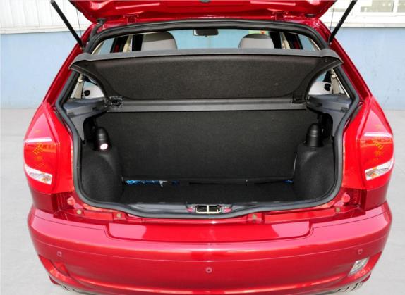众泰Z200HB 2011款 1.3L 手动豪华型 车厢座椅   后备厢
