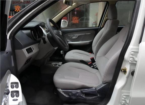 众泰Z200HB 2011款 1.5L 自动豪华型 车厢座椅   前排空间