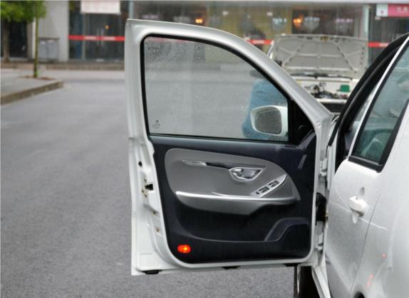 众泰Z200HB 2011款 1.5L 自动豪华型 车厢座椅   前门板