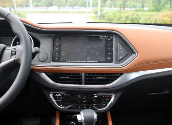 众泰T300 2018款 1.5L CVT豪华型 中控类   中控台