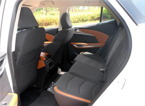 众泰T300 2018款 1.5L CVT豪华型 车厢座椅   后排空间