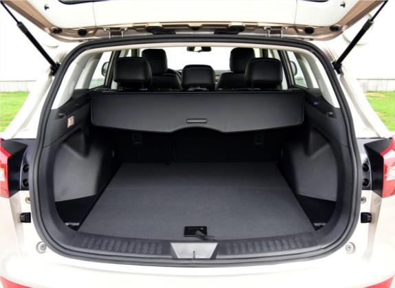 众泰T600 2015款 1.5T 手动尊贵型 车厢座椅   后备厢